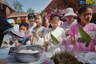 理查利森本场数据：3次射正进2球，8次对抗4次成功，评分8.6